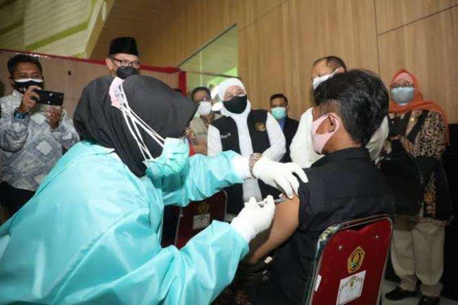 Hasil Survei, 20 Persen Warga Jatim Tak Mau Divaksin