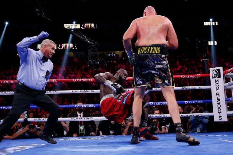 Sempat Dua Kali Jatuh, Fury Juara Kelas Berat WBC