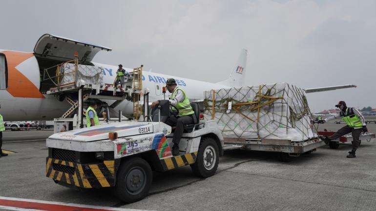 Hari Ini Indonesia Terima 2 Juta Vaksin Pfizer, Langsung Didistribusikan Ke 12 Provinsi