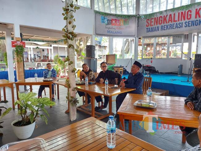 Alumni Bahasa Arab IAIN Malang 1989/1990 Gelar Reuni Perdana, KH Marzuqi: Bersatu supaya Barokah