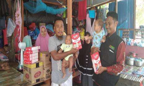 BMH Salurkan Susu Bayi untuk Korban Kebakaran Youtefa