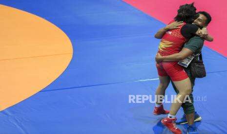 Pegulat Jatim Varadisa Menangi Laga Final 76 Kg PON Papua