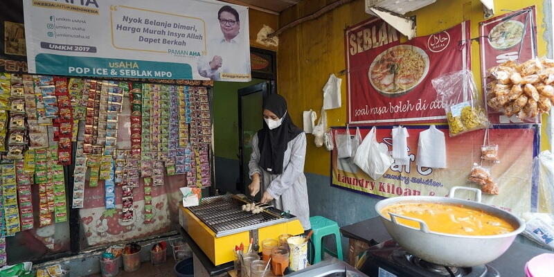 Spanduk Airlangga Hartarto Mulai Terpasang di Warung-warung Jakarta