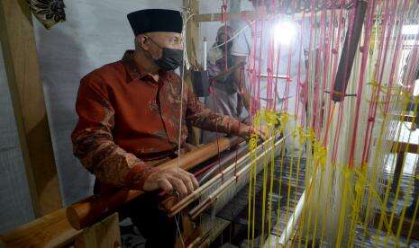 BI Sumbar Kembali Latih Perajin Tenun Minang
