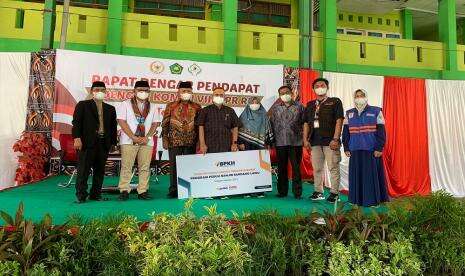 BPKH dan Laznas Daarul Qur`an Bantu Korban Banjir Luwu