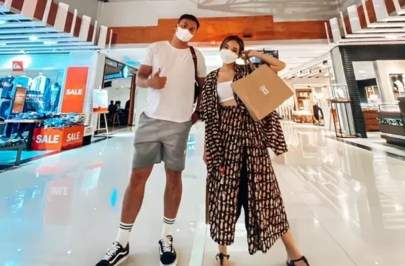 Gisel Pakai Bra Putih Pamer Kemesraan Bareng Wijin, Netizen: Jangan Pacaran Mulu