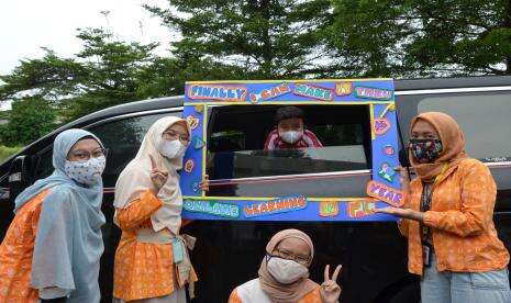 Sekolah Cikal Serpong Gelar Pembelajaran Drive-Thru