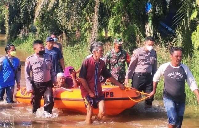 Korban Banjir di Kabupaten PPU Mengungsi