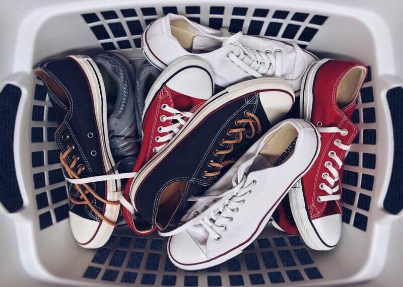 Cara Membersihkan Sneakers dengan Benar, Cocok nih di Musim Hujan