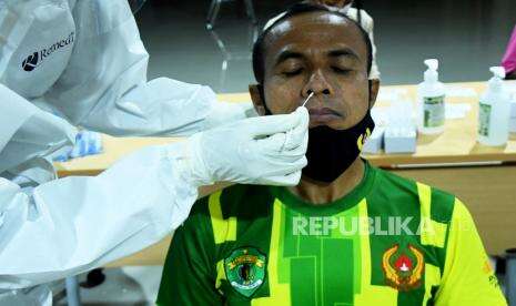 In Picture: Test Swab Antigen bagi Atlet Terjun Payung PON XX Papua