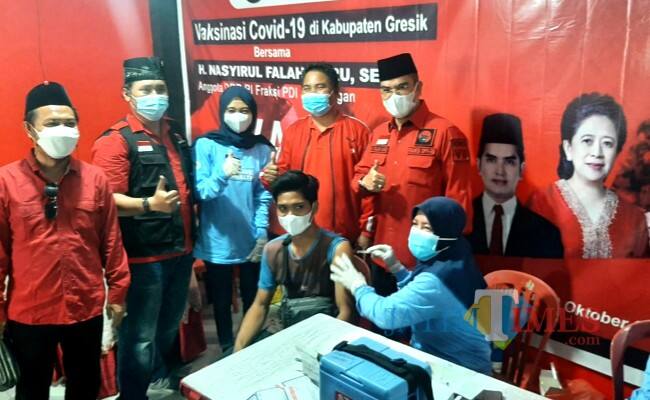 Anggota DPR RI Gus Falah Pasok Ribuan Dosis Vaksin ke Gresik