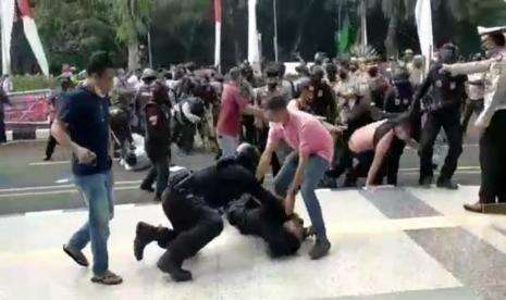 Komnas HAM: Oknum Polisi Smackdown Mahasiswa Harus Ditindak