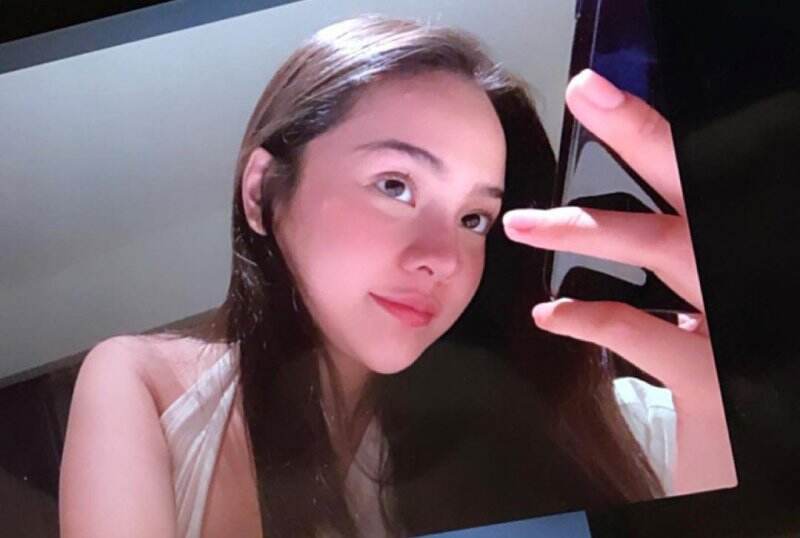 Disinggung Soal Keperawanan, Anya Geraldine Beri Senyum Tipis