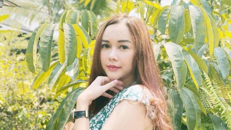 Aura Kasih Tampil Aduhai Berbaju Ketat dan Pakai Rok Mini, Netter: Kayak Masih Perawan Ting Ting