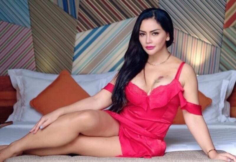 Mami Sisca Pakai Bra Merah, Area Dada Disorot Netizen: Tatonya Menggoda