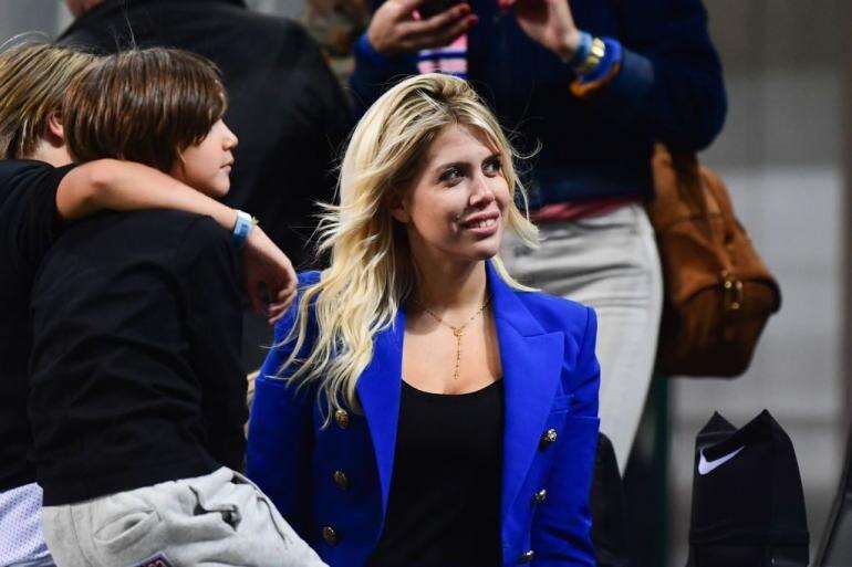 Wanda Nara, Posting Foto Menggoda
