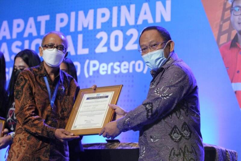 Kemenparekraf Serahkan Sertifikat CHSE untuk Pelaku Usaha
