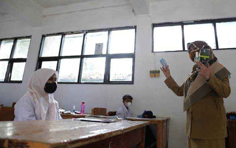 Pemkot Depok Bakal Tes "Swab" Secara Acak ke Siswa yang PTM