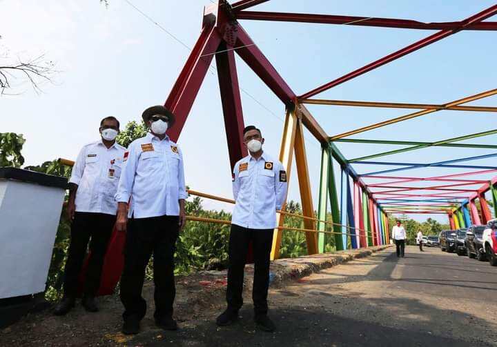 WH : Jalan Rusak Menyakiti Hati Rakyat