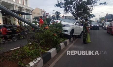 Titik Rawan Kecelakaan di Depok Dipasang Rambu Peringatan