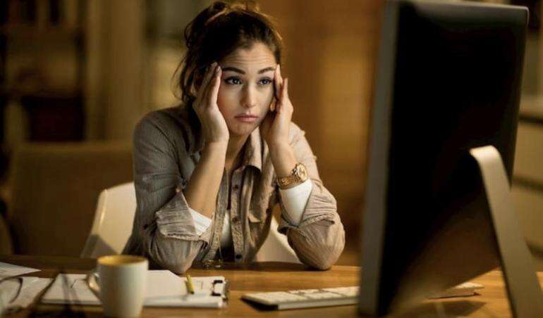 Cegah Computer Vision Syndrome, Istirahatkan Mata Anda Setiap 20 Menit Di Depan Komputer