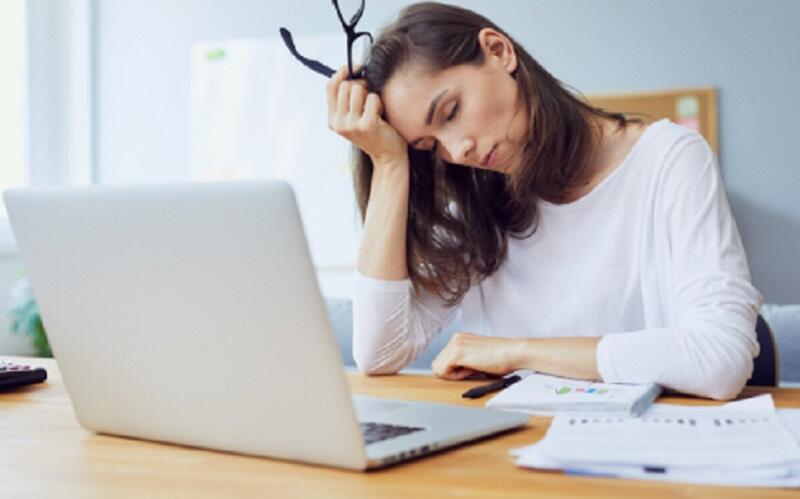 Nyaman Kerja WFH? Waspadai Masalah Computer Vision Syndrome