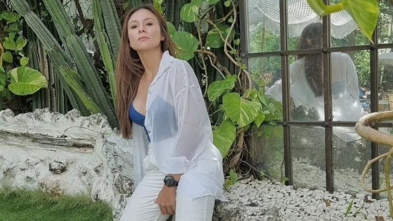 Gaya Wulan Guritno Pakai Bralette Bikin Salfok, Netizen: Emak-Emak Keren, No Debat!