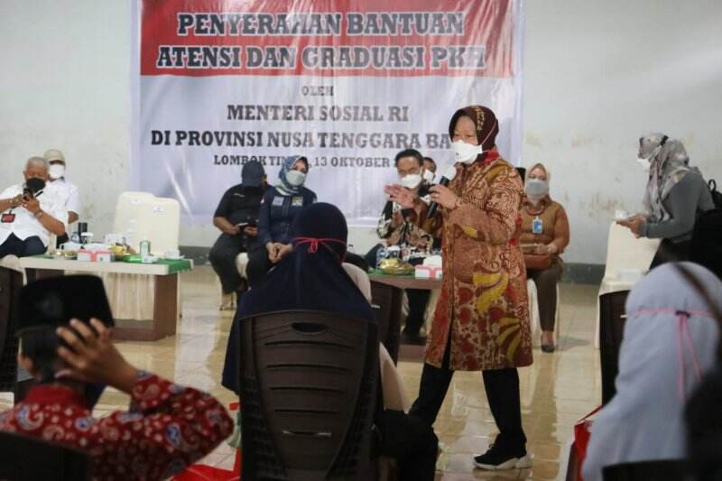 Kunjungi NTB, Mensos Salurkan Bantuan dan Berdayakan Kelompok Marjinal