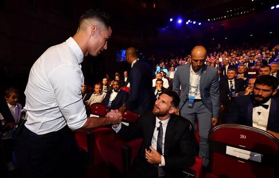Gara-Gara Media Prancis, Lionel Messi dan Cristiano Ronaldo Bisa Berduel di Liga Inggris