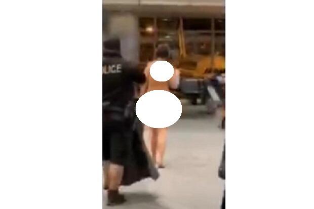 Mabuk, Wanita Telanjang Ini Berkeliaran di Bandara Denver