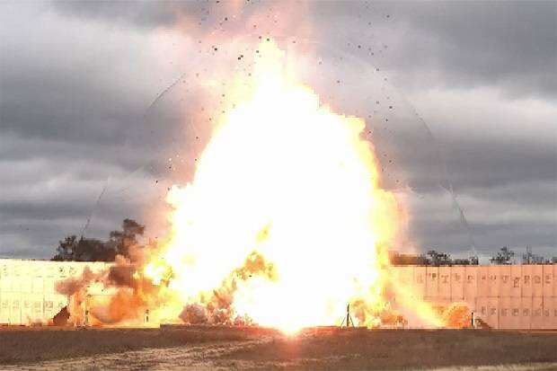 Dahsyatnya Jet Tempur F-15E AS Jatuhkan Bom 5.000 Pon Penembus Bungker Bawah Tanah