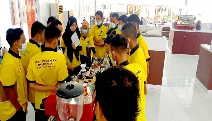 Pemuda Tamiang Dilatih Barista Kopi