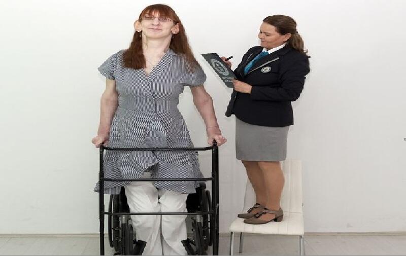 Wanita Ini Menjadi Perempuan Tertinggi di Dunia, Dinobatkan Guinness World Records