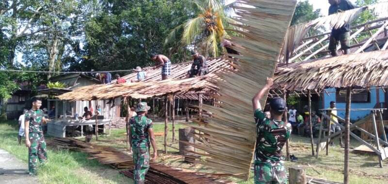 Satgas Yonif RK 751/VJS Bangun Pondok Peresmian Gereja di Trimuris Mamberamo Raya