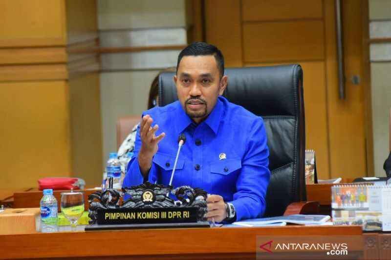 Meresahkan Warga, DPR Dukung Polri Berantas Pinjaman Daring Ilegal