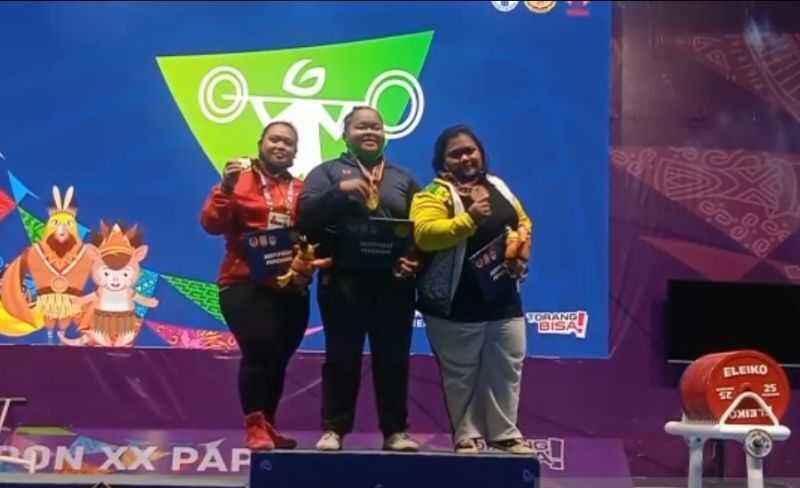 Lifter Fitria Martiningsih Rebut Emas Keenam PON Papua untuk Jabar