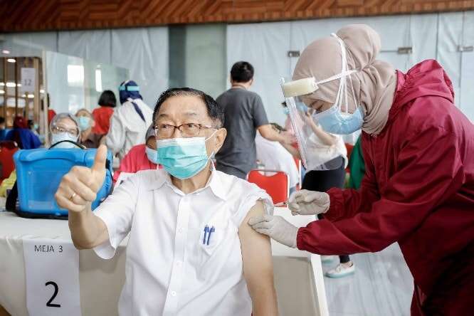 Baru 1 Juta Lansia di Jatim Dapat Vaksin Covid-19