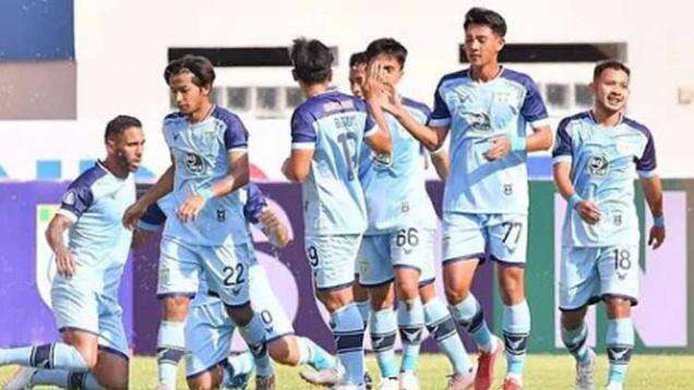 Pamit Berangkat Jalani Seri 2, Skuat Persela Ziarah ke Makam Choirul Huda