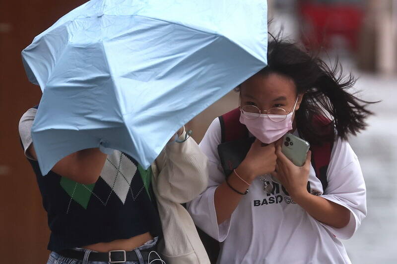 Topan Kompasu Terjang China Selatan, 15 Orang Tewas Akibat Banjir di Utara