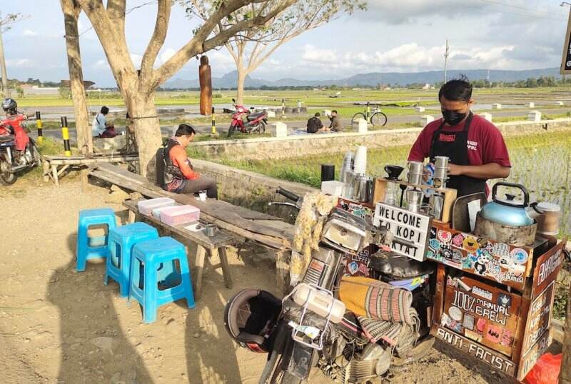 Kopi Rakyat: Menunya Kekinian Lokasinya di Pinggiran Sawah Pelosok Trenggalek