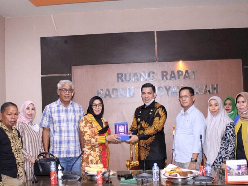 Kepada Tamunya dari DPRD Buton, Sekda Takalar Perkenalkan Sektor Unggulan Pertanian