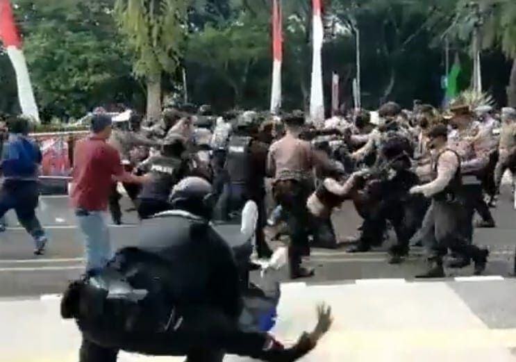 Polisi Smackdown Mahasiswa, P2G: Manusia Diperlakukan Seperti Barang!
