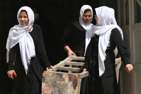 Sekolah Menengah Putri Masih Ditutup, Gadis Remaja Afghanistan Meratapi Nasib
