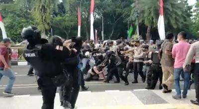 Bupati Tangerang Tanggung Biaya Perawatan Mahasiswa yang Dibanting Polisi