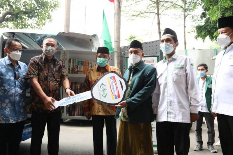 Indomaret Serahkan Rp 7,2 Miliar untuk Pendidikan dan Korban Bencana Alam