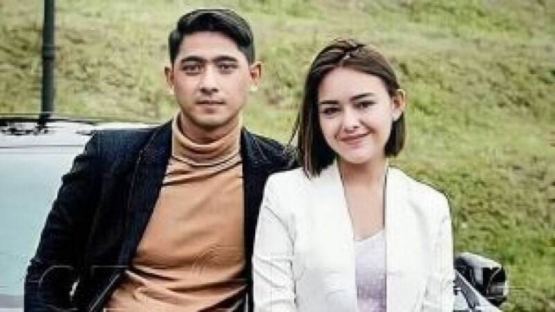 Arya Saloka Jadi Sorotan Akibat Refleks Bantu Amanda Manopo yang Nyaris Jatuh di Panggung