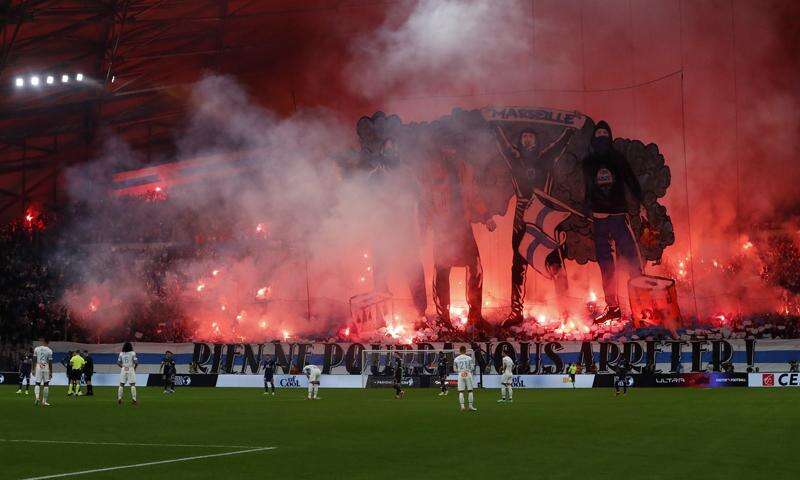 Panas! PSG Vs Marseille Imbang: 2 Gol Dianulir, Satu Kartu Merah Plus Kerusuhan Suporter