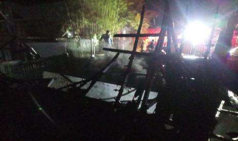Diduga Akibat Kebocoran Gas RM Asep Stroberi Garut Terbakar