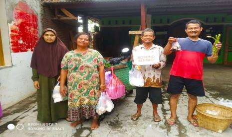 Rumah Zakat Gulirkan Borong Berbagi Bantu Pedagang Kecil