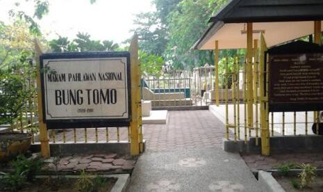 Sahabat Ganjar Bedah Rumah Dua Veteran di Surabaya